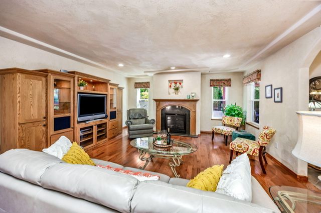 31 Wildwood Drive, Eagle Point, OR 97524