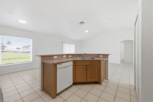 422 NW 11th TER, Cape Coral, FL 33993