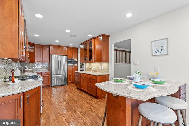 9943 GREAT OAKS WAY, Fairfax, VA 22030