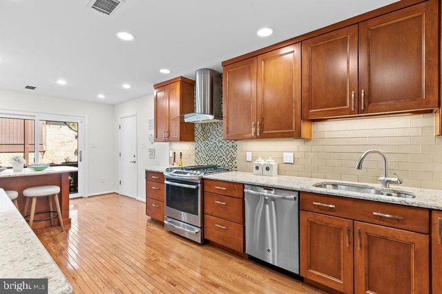 9943 GREAT OAKS WAY, Fairfax, VA 22030