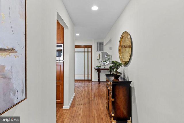 9943 GREAT OAKS WAY, Fairfax, VA 22030