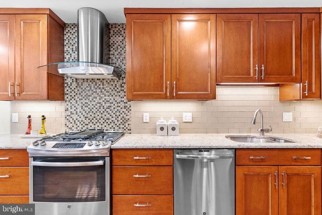 9943 GREAT OAKS WAY, Fairfax, VA 22030