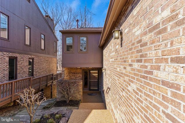 9943 GREAT OAKS WAY, Fairfax, VA 22030