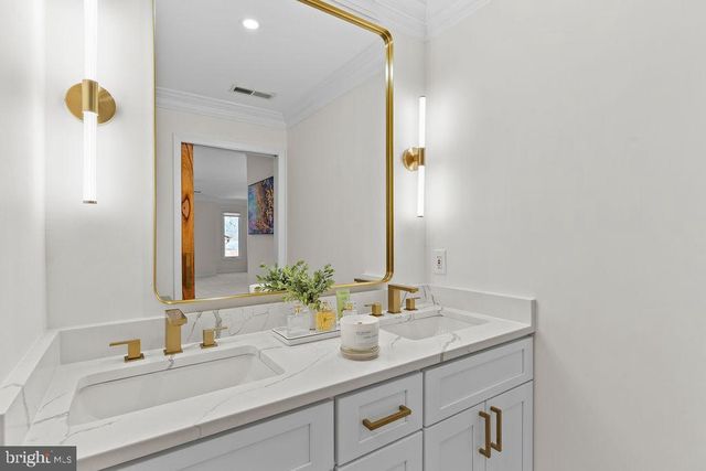 9943 GREAT OAKS WAY, Fairfax, VA 22030