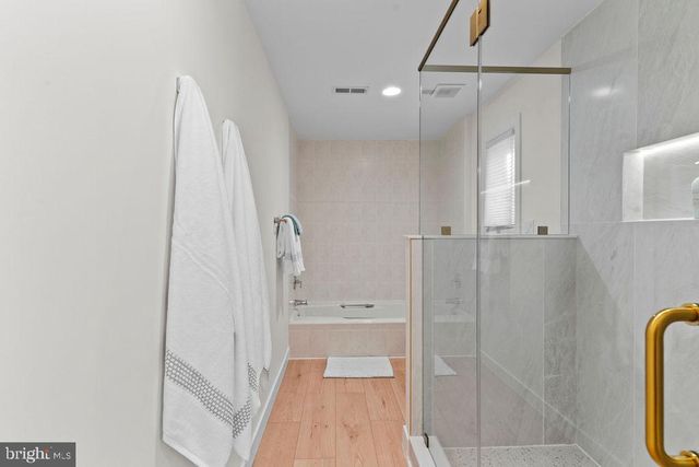 9943 GREAT OAKS WAY, Fairfax, VA 22030