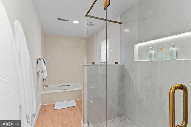 9943 GREAT OAKS WAY, Fairfax, VA 22030