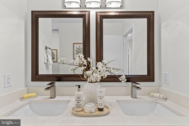 9943 GREAT OAKS WAY, Fairfax, VA 22030