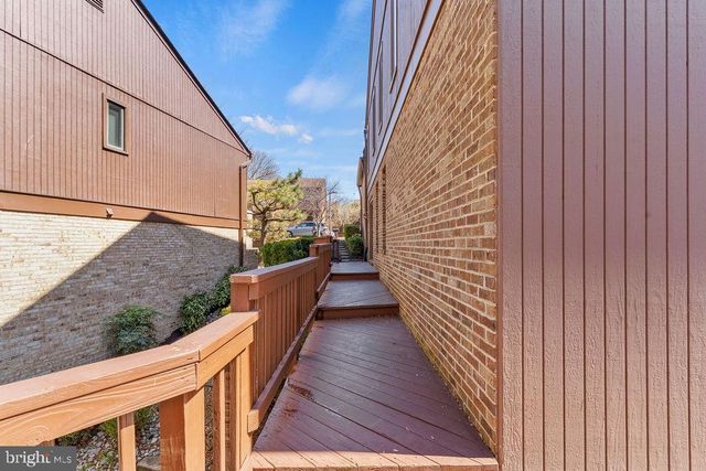 9943 GREAT OAKS WAY, Fairfax, VA 22030