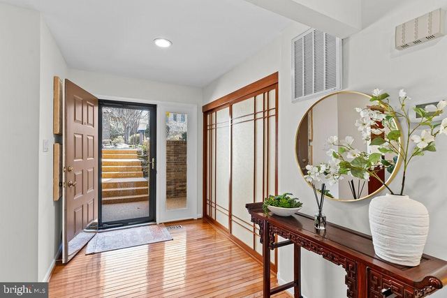 9943 GREAT OAKS WAY, Fairfax, VA 22030