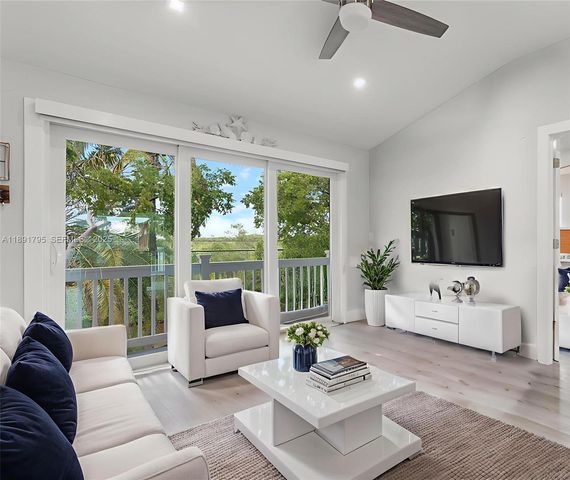 25 N Blackwater Ln, Key Largo, FL 33037