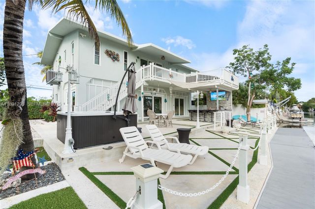 25 N Blackwater Ln, Key Largo, FL 33037