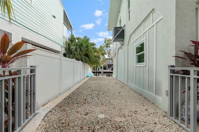 25 N Blackwater Ln, Key Largo, FL 33037