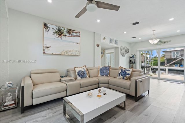 25 N Blackwater Ln, Key Largo, FL 33037