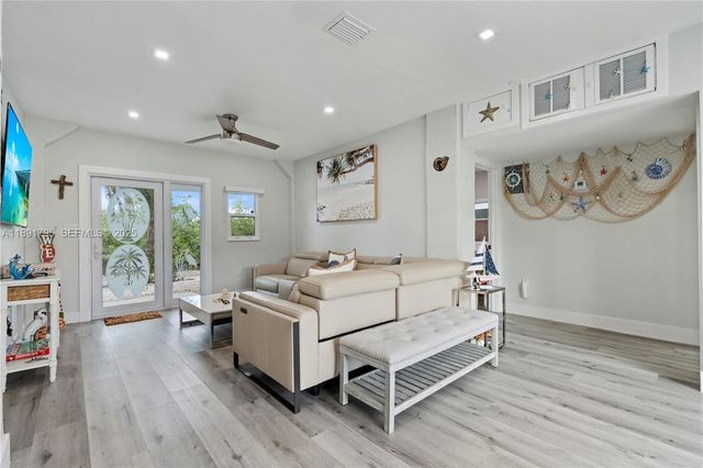 25 N Blackwater Ln, Key Largo, FL 33037