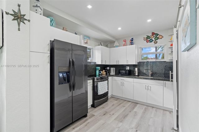 25 N Blackwater Ln, Key Largo, FL 33037