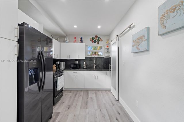 25 N Blackwater Ln, Key Largo, FL 33037