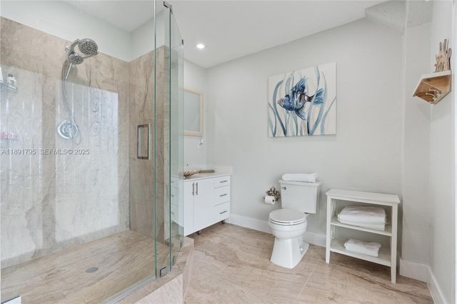 25 N Blackwater Ln, Key Largo, FL 33037