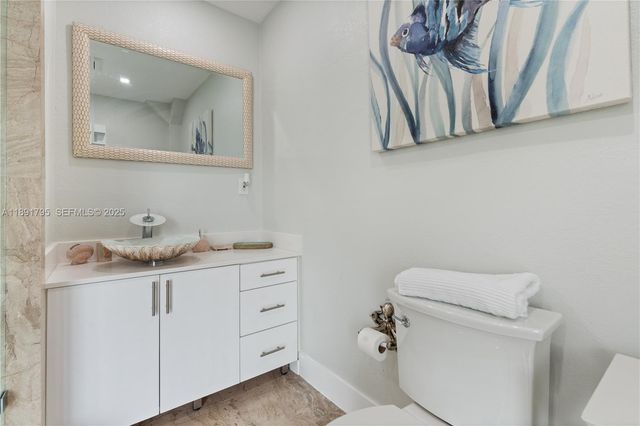 25 N Blackwater Ln, Key Largo, FL 33037