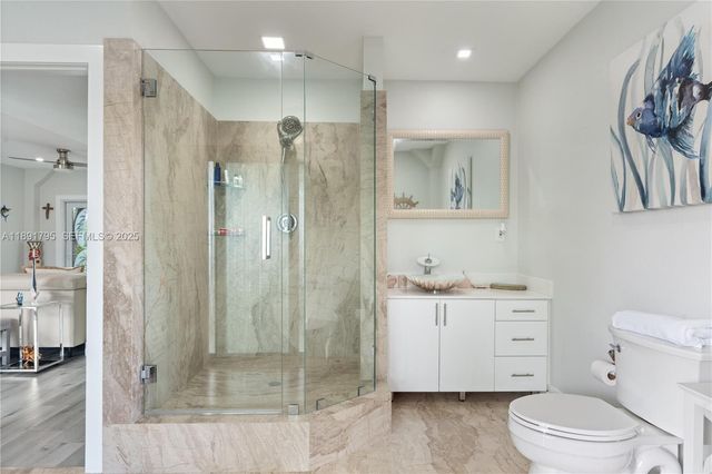 25 N Blackwater Ln, Key Largo, FL 33037