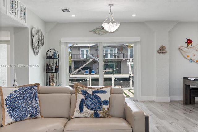 25 N Blackwater Ln, Key Largo, FL 33037