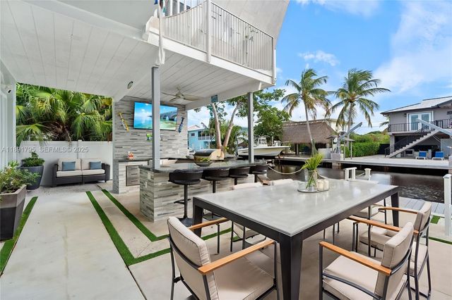 25 N Blackwater Ln, Key Largo, FL 33037