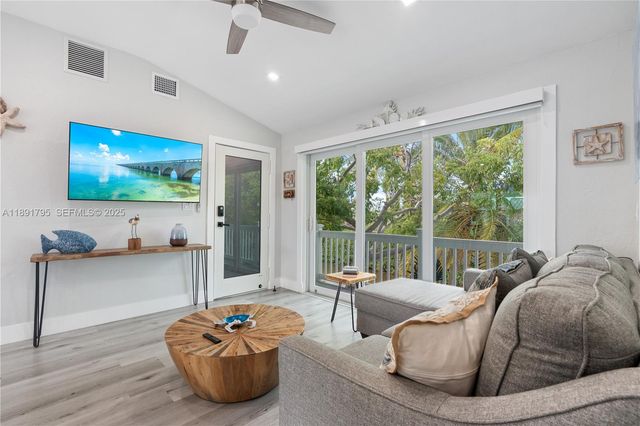 25 N Blackwater Ln, Key Largo, FL 33037