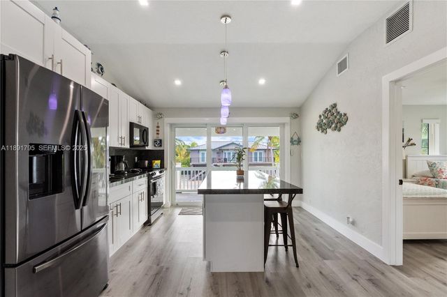 25 N Blackwater Ln, Key Largo, FL 33037