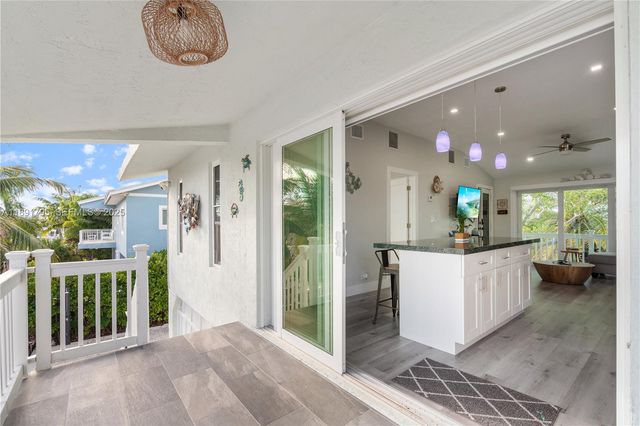 25 N Blackwater Ln, Key Largo, FL 33037