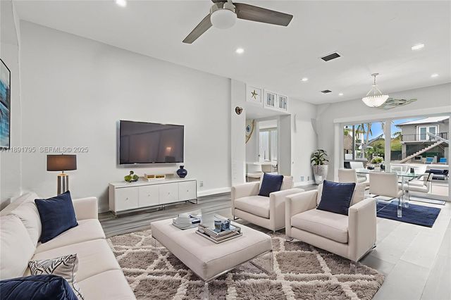 25 N Blackwater Ln, Key Largo, FL 33037