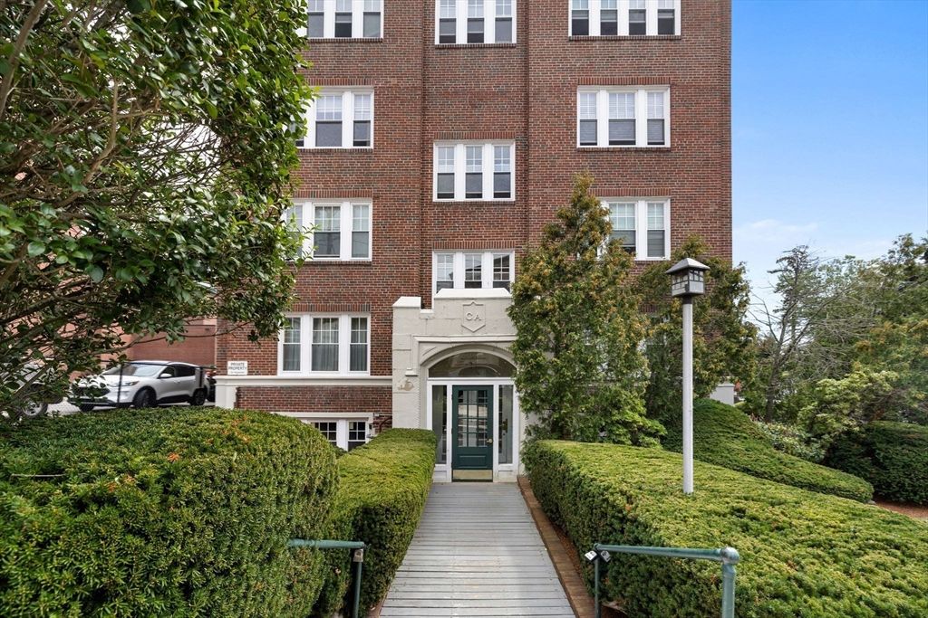 21 Bradlee Rd 34, Medford, MA 02155