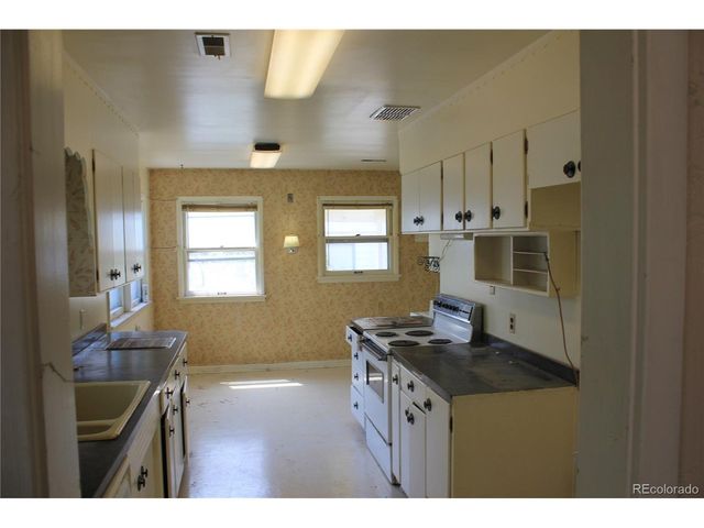 111 S 9th Ave, Brighton, CO 80601