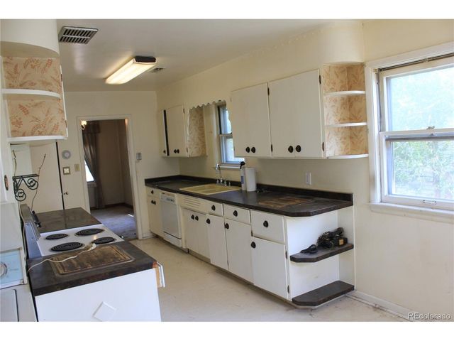 111 S 9th Ave, Brighton, CO 80601