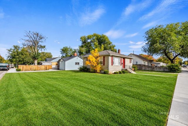 1104 E Dewey Avenue, Nampa, ID 83686