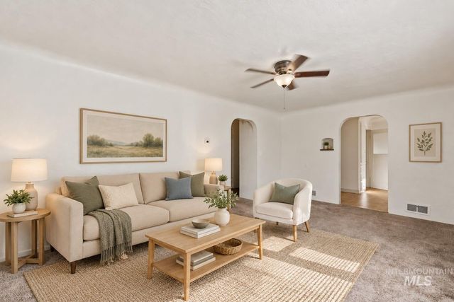 1104 E Dewey Avenue, Nampa, ID 83686