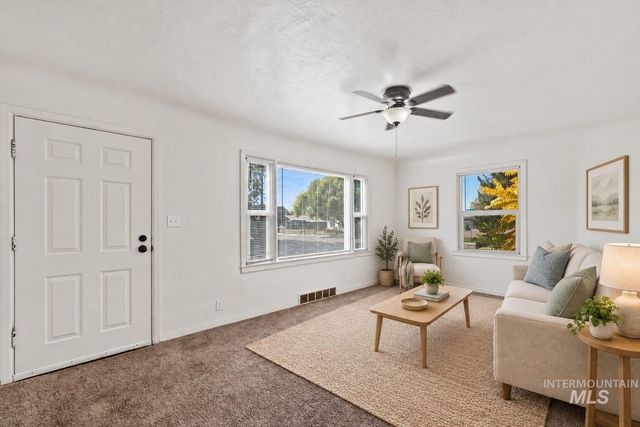 1104 E Dewey Avenue, Nampa, ID 83686