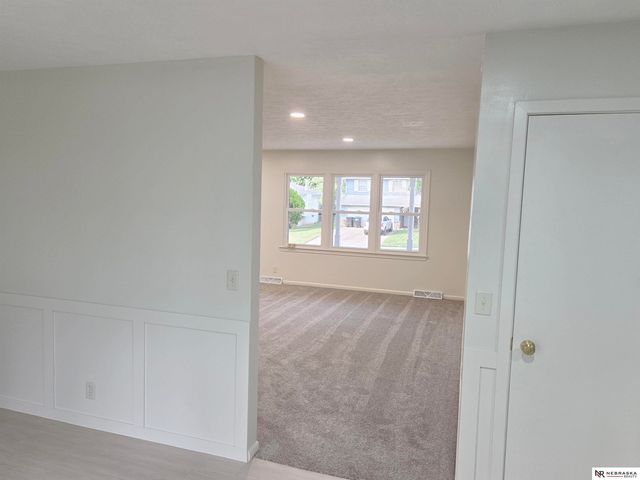 5012 S 94 Street, Omaha, NE 68127