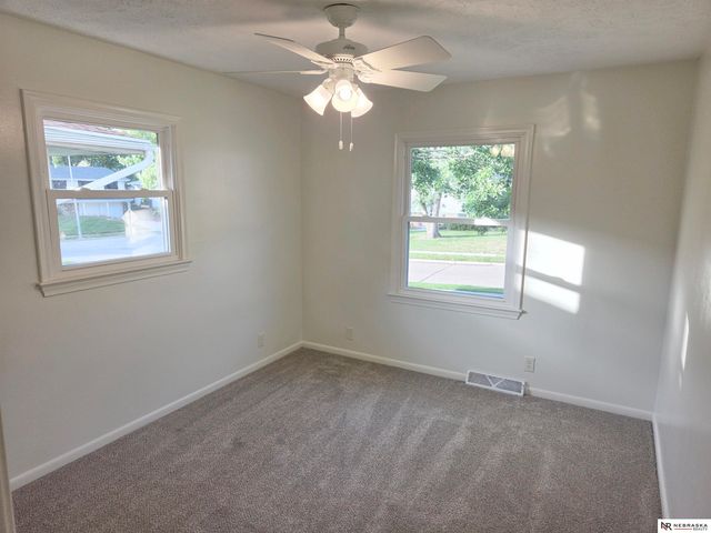 5012 S 94 Street, Omaha, NE 68127