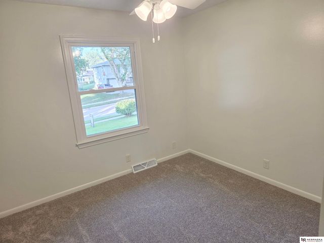 5012 S 94 Street, Omaha, NE 68127