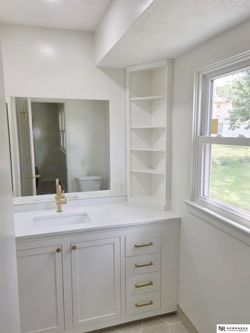 5012 S 94 Street, Omaha, NE 68127