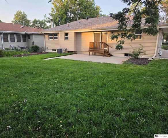 5012 S 94 Street, Omaha, NE 68127