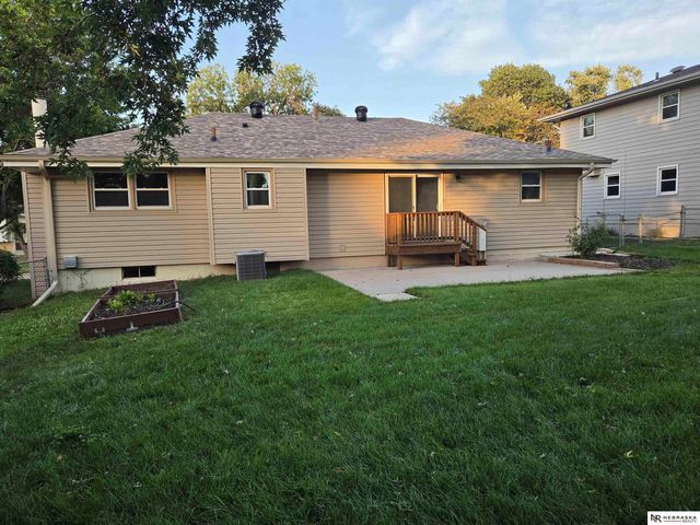 5012 S 94 Street, Omaha, NE 68127
