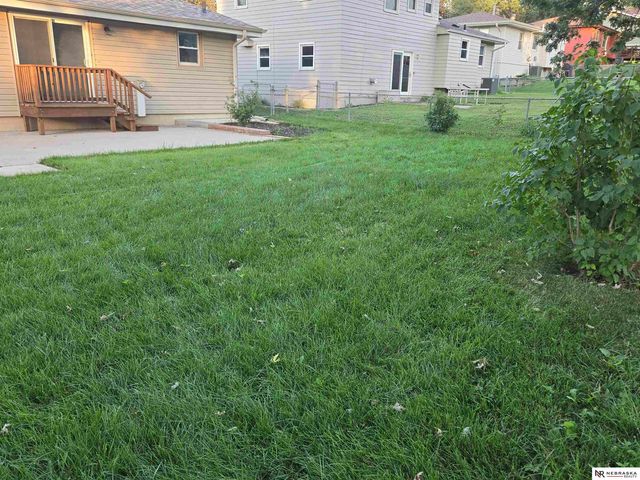 5012 S 94 Street, Omaha, NE 68127