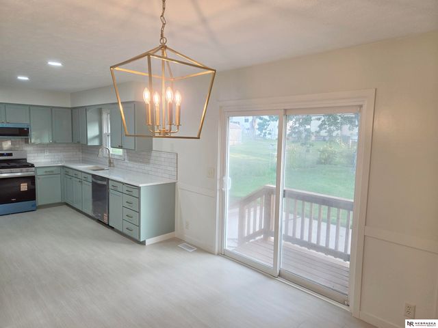5012 S 94 Street, Omaha, NE 68127