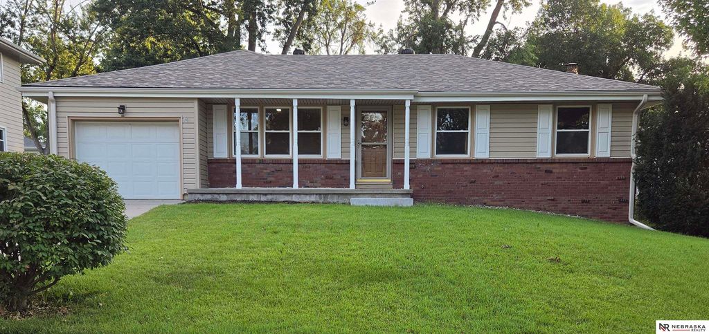 5012 S 94 Street, Omaha, NE 68127