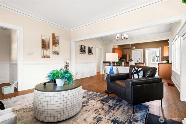 127 NE 58th Street, Seattle, WA 98105