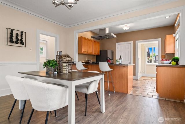127 NE 58th Street, Seattle, WA 98105