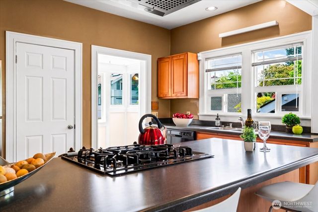 127 NE 58th Street, Seattle, WA 98105