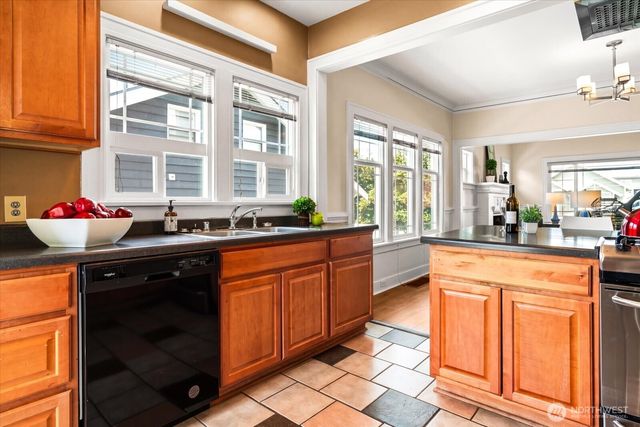 127 NE 58th Street, Seattle, WA 98105