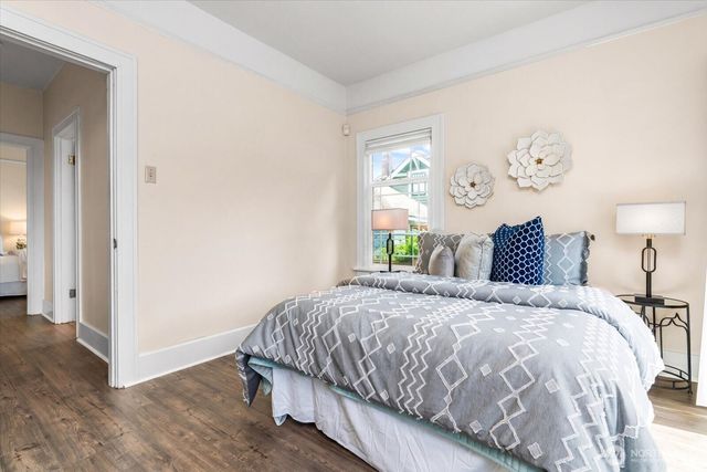 127 NE 58th Street, Seattle, WA 98105