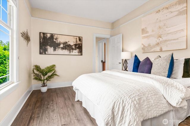 127 NE 58th Street, Seattle, WA 98105